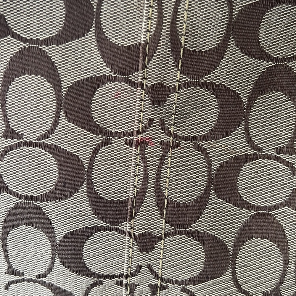 Authentic Coach crossbody bag with logo. - Picture 4 of 8